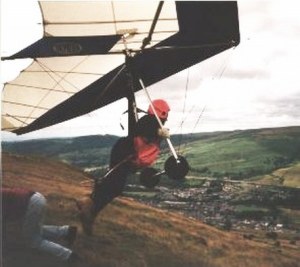 Skyhook Gipsy launching from Merthyr Common, Wales. Copyright © 2001 John and Paula Eager.