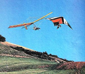Fred Tiemens of Minnesota flying a Swallowtail turns away from Jack Schroder (Quicksilver) at the US nationals, Escape Country, CA, in December 1974 by Leroy Grannis