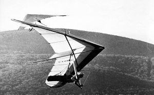 Two hang gliders competing at the 1980 U.S. nationals. Photo by Bettina Gray.