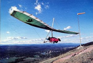 Mark Vaughn photo of an Airwave K5 hang glider launching