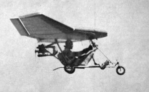 Steve Patmont in a powered Mitchell Wing in 1978. Reprinted courtesy Light Sport and Ultralight Flying magazine.