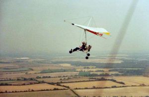 Tony Prentice flying a trike-powered Southdown Sailwings Sigma in 1981